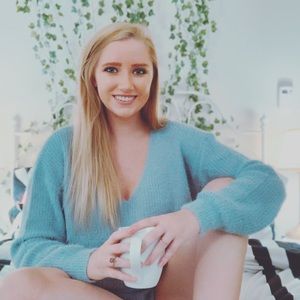 Meet your Posher, Danielle